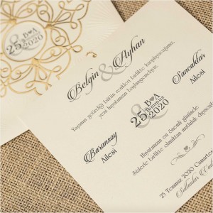 Pencereli Zarflı Altın Yaldız Süslemeli Davetiye Modeli