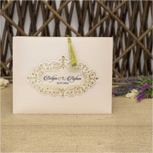 Yaldız Süslemeli Pencereli Püsküllü Düğün Davetiyesi