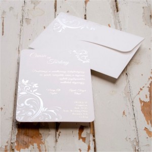 Kenarları Oval Kesim Gümüş Yaldız Süslemeli Davetiye