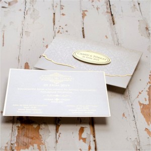 Bej Kabartma Desenli Yaldızlı Düğün Davetiyesi