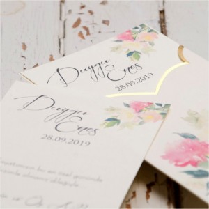 Çiçek Desenli Yaldız Baskılı Özel Kesim Zarflı Davetiye
