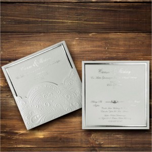 Gri Özel Kesim Kabartmalı Zarflı Düğün Davetiyesi
