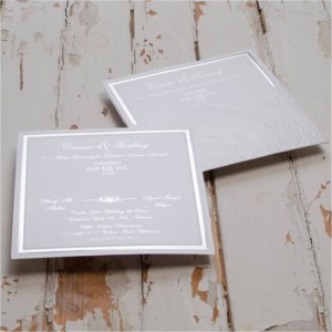 Gri Özel Kesim Kabartmalı Zarflı Düğün Davetiyesi
