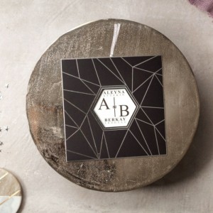 Siyah Zemine Çizgisel Tasarımlı Pencereli Davetiye