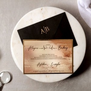 Siyah Dikdörtgen Zarflı İçi Kalp Çizimli Davetiye