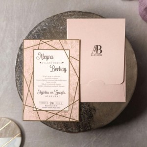 Zarfı İçi Pembe Altın Yaldız Süslemeli Düğün Davetiyesi