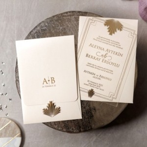 Zarfı İçi Yaldız Süslemeli Baş Harf Baskılı Davetiye Modeli