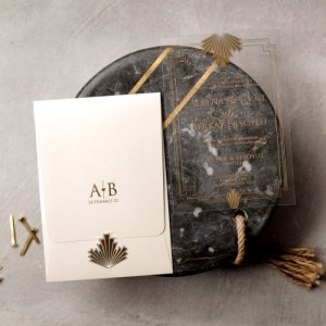 Zarfı İçi Yaldız Süslemeli Baş Harf Baskılı Davetiye Modeli