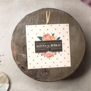 Çiçekli Nokta Desenli Kurdeleli Düğün Davetiyesi