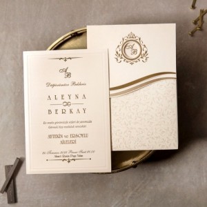 Zarfı Altın Yaldız Desenli Katlamalı Düğün Davetiyesi