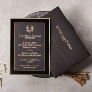 Kenarları Kadife Kombinli Altın Yaldız Süslemeli Davetiye