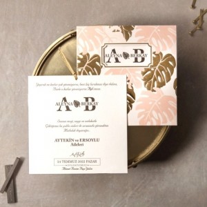 Pembe Zemine Altın Yaldızlı Yaprak Tasarımlı Davetiye