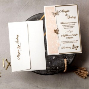 Pembe Krem Kombinli Kelebek Motifli Davetiye Modeli