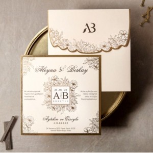 Zarfı Özel Kesim Yaldız Süslemeli Kare Davetiye Modeli