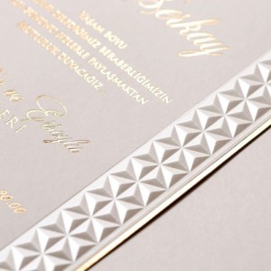 Kenarları Kabartmalı Zarfı Baskılı Sade Davetiye Modeli