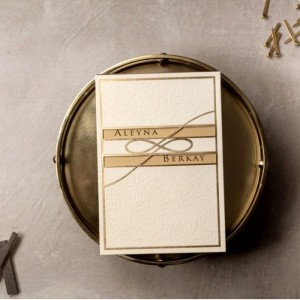 Zarfı İsim Baskılı İçi Bej Rengi Düğün Davetiyesi