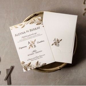 Zarfı İçi Yapraklı Altın Yaldız Süslemeli Düğün Davetiyesi