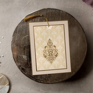 Krem Desenli Zarfa Yaldız Süslemeli Püsküllü Davetiye