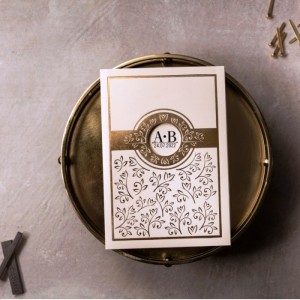 Yuvarlak Pencereli Yaldız Süslemeli Zarflı Düğün Davetiyesi