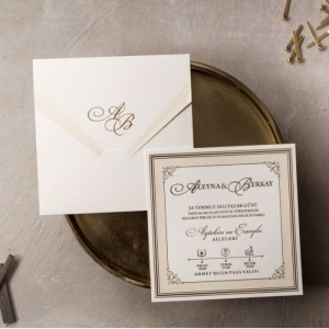 Kare Krem Zemine Altın Yaldız Süslemeli Düğün Davetiyesi
