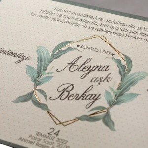 Yeşil Zarflı Etiket Şeklinde Mühürlü Düğün Davetiyesi