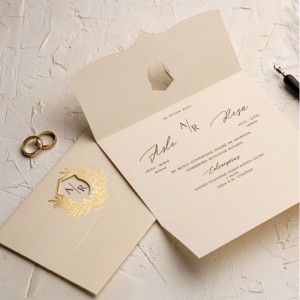 Dışı Krem Pencereli Süslemeli Davetiye