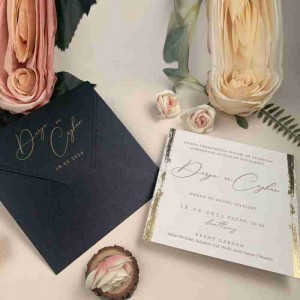 Kenarları Yaldız Süslemeli Davetiye