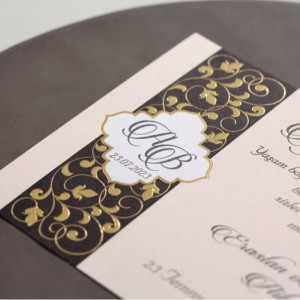 Krem Zemine Siyah Desenli Davetiye