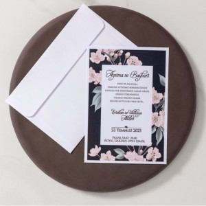 Çerçeveleri Çiçekli Beyaz Zarflı Davetiye