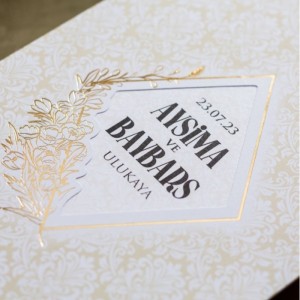 ZEMİNİ KREM DESENLİ PENCERELİ DAVETİYE