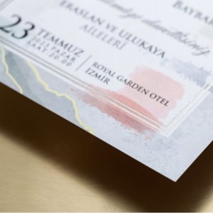 İÇİ ZARFI MERMER DESENLİ KARE DAVETİYE