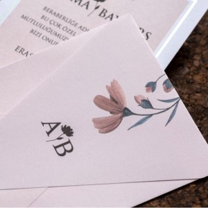 İÇİ ZARFI PEMBE DAVETİYE