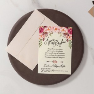 Çiçek Desenli Krem Zarflı Davetiye