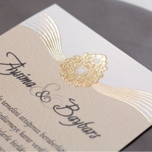 Üstü Yaldız Süslemeli Zarflı Davetiye