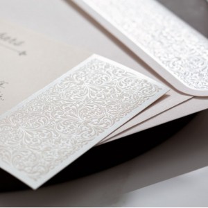 Yatay Dokulu Krem Zarflı Davetiye