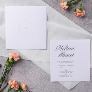 Kare Kabartmalı Sade Düğün Davetiyesi