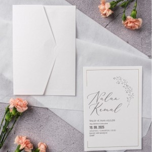 Sade Yaldız Süslemeli Krem Düğün Davetiyesi