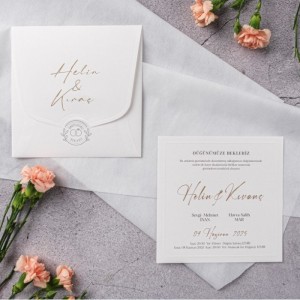 Kare Krem Zarflı Etiketli Sade Düğün Davetiyesi