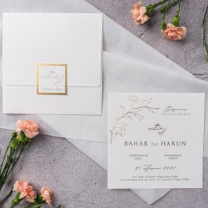 Kare Krem Zarfa Yaldız Süslemeli Düğün Davetiyesi