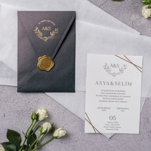 Sarı Mühür Etiketli Siyah Zarflı Düğün Davetiyesi