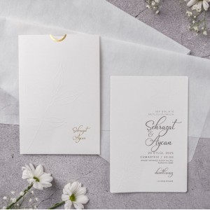 Krem Ağzı Yaldız Süslemeli Sade Düğün Davetiyesi