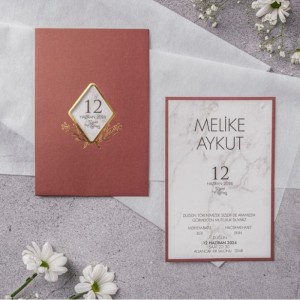 Kahverengi Pencereli Yaldız Süslemeli Zarflı Düğün Davetiyesi