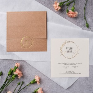 Kraft Kağıttan Kare Zarfa Yaldız Süslemeli Davetiye