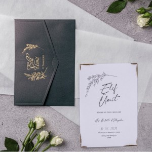 İç Kartın Kenarları Yaldızlı Siyah Zarflı Davetiye