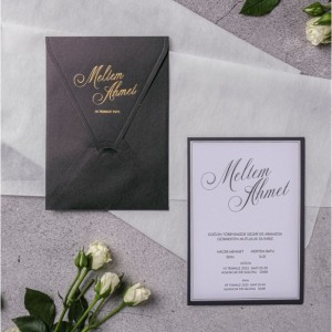 Siyah Kapaklı Zarfa Yaldız Baskılı Düğün Davetiyesi