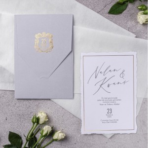 Gri Kapaklı Zarfa Yaldız Süslemeli Düğün Davetiyesi