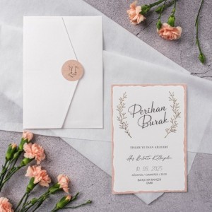 Krem Zarfı İçi Sade Desenli Etiketli Düğün Davetiyesi