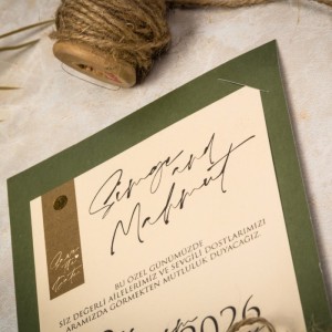 Dışı Yeşil İçi Krem İpli Davetiye