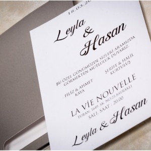 Gri Pencereli Zarflı Sade Davetiye