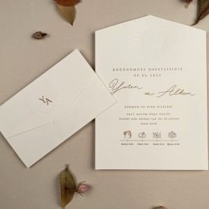 Katlamalı Krem Sade Davetiye
